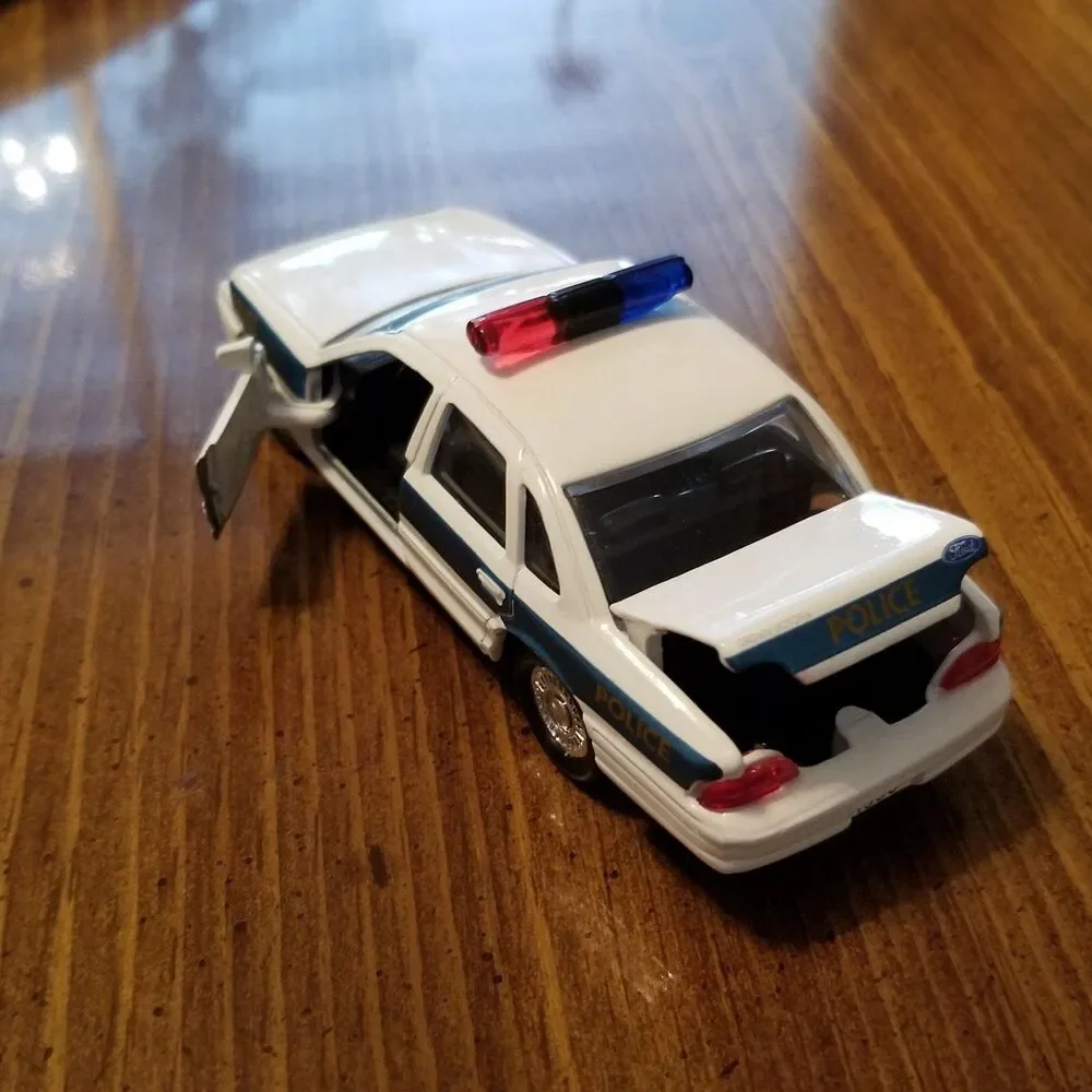 Washington D.C Metropolitan Police Road Champs die cast police car 1:43 scale